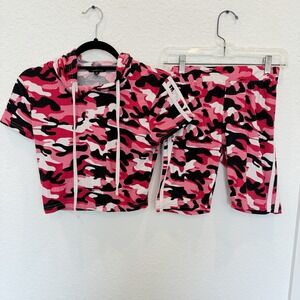 Feathers Pink/Black Girls Camo Short Sleeve Cropped Hoodie & Shorts 2 Piece SZ M